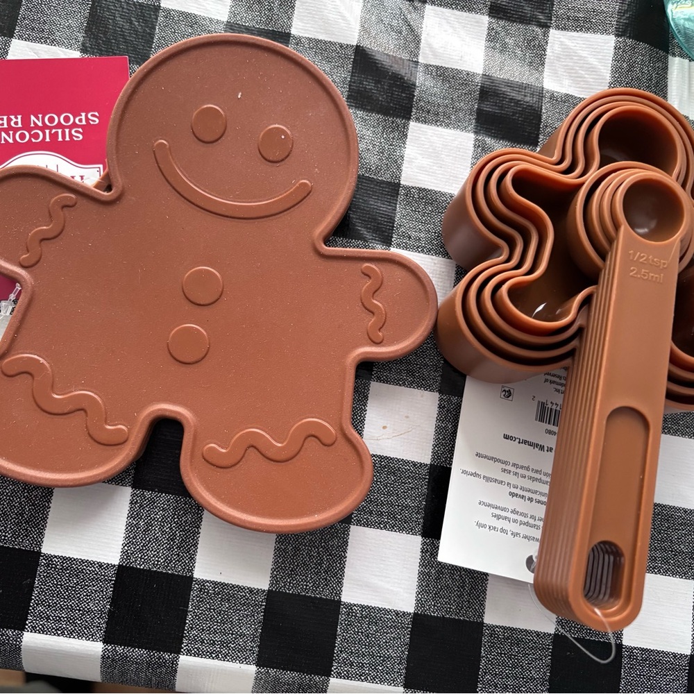 Gingerbread Man Silicone Baking Set - Brown